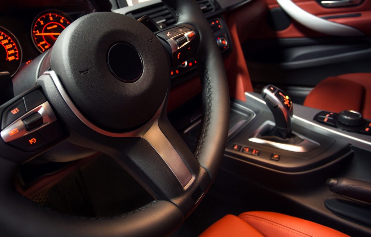 Салон автомобиля руль