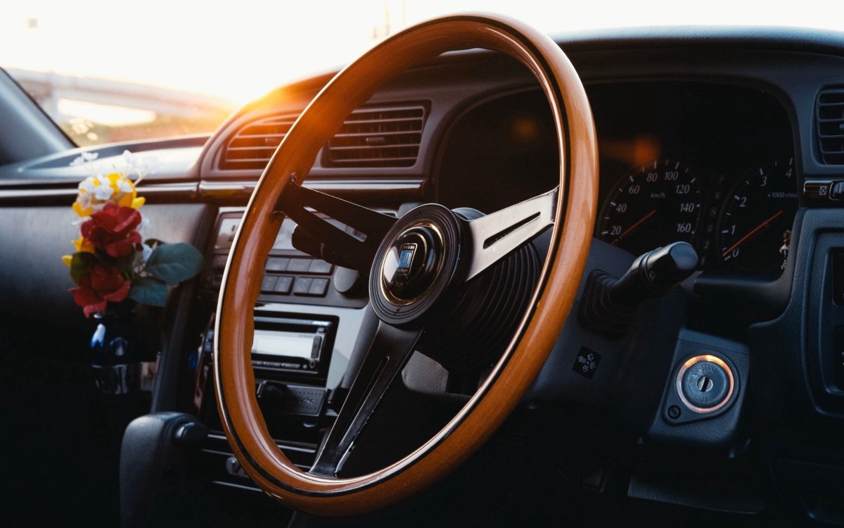 Салон машины руль