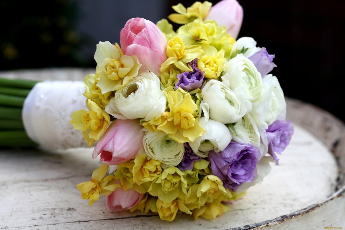 Шикарный яркий букет