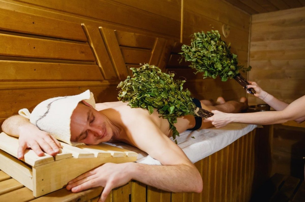 Русская баня с веником