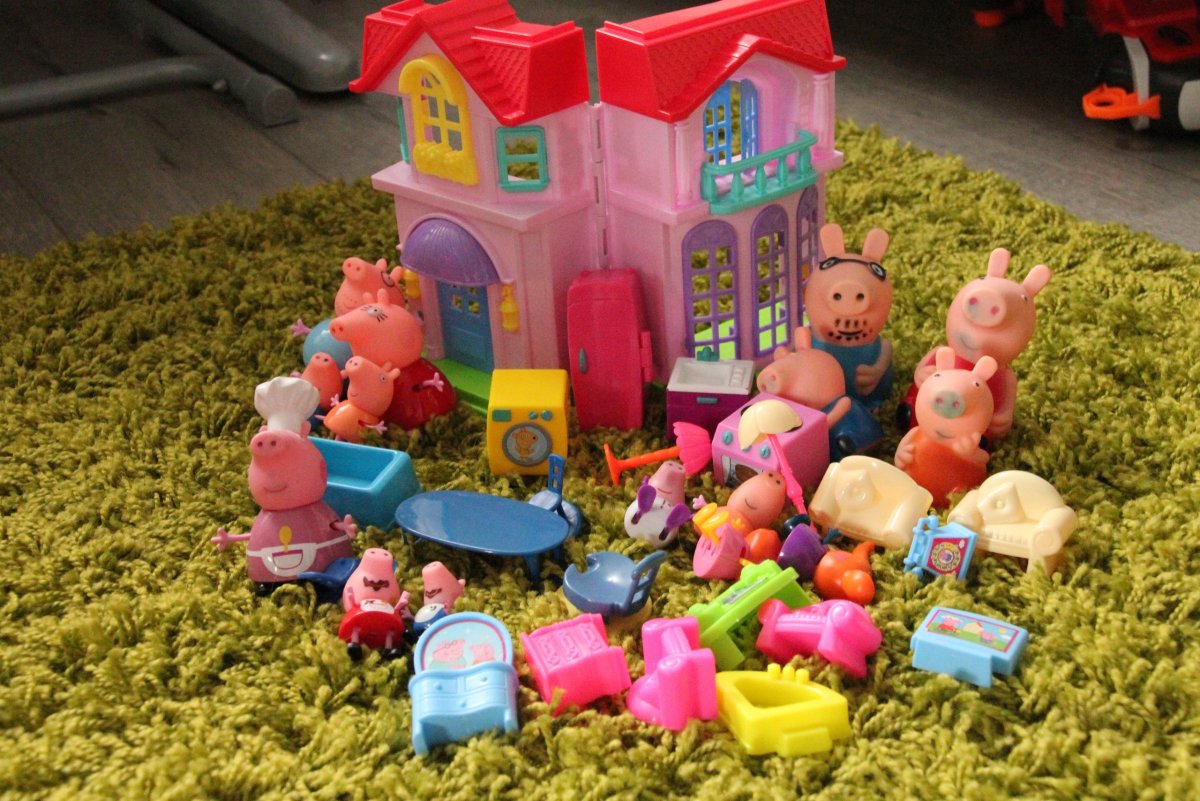Семья свинки Пеппы и дом свинки Пеппы