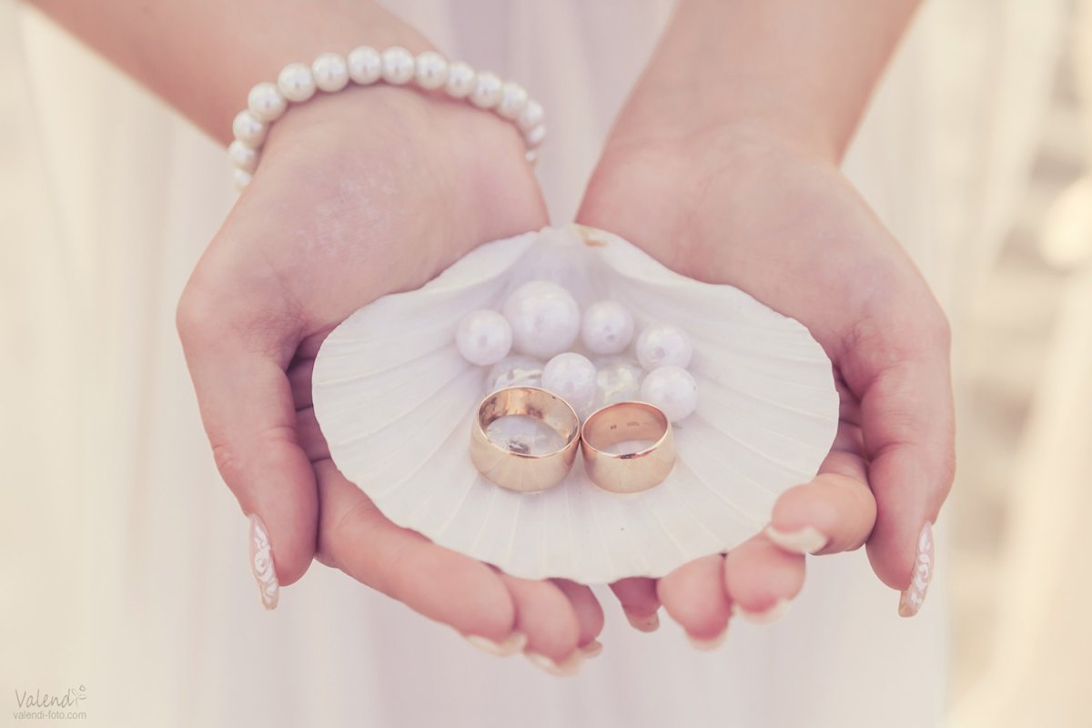 Жемчуг на прозрачном фоне