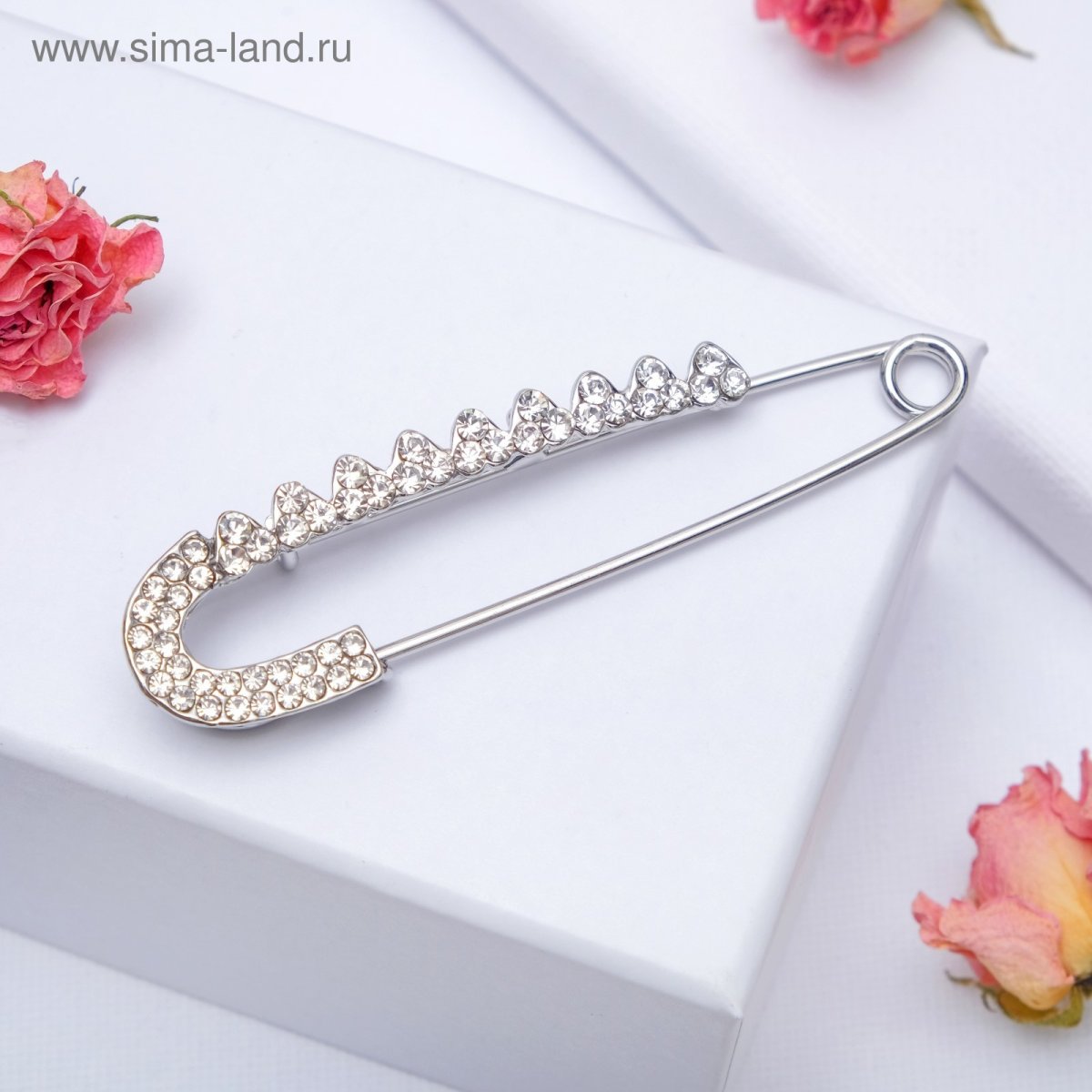 Булавка на столе