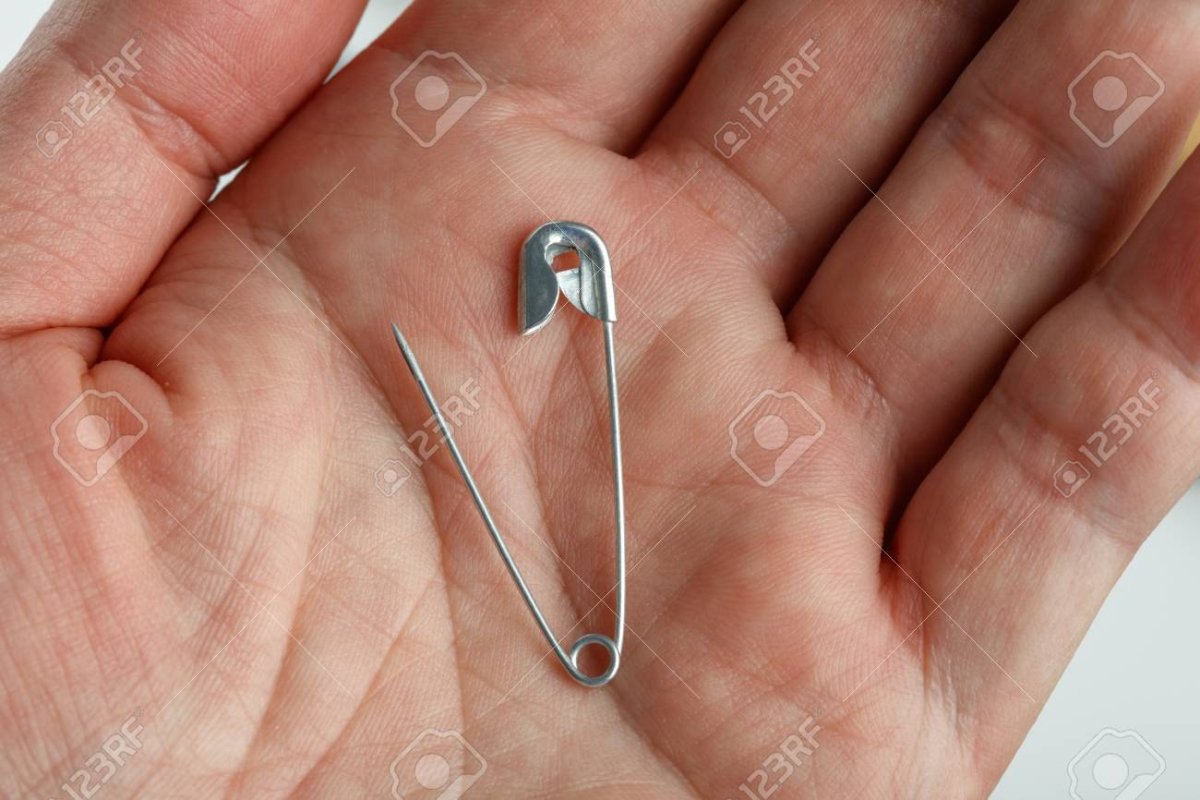 Булавка с сердечком