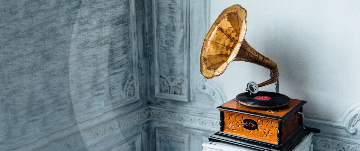 Пластинки граммофон в интерьере