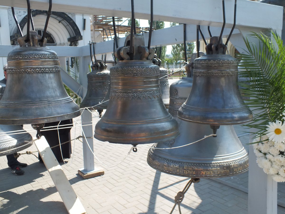 Монастырский колокольный звон