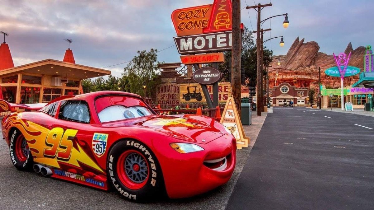 Молния Маквин Тачки 2