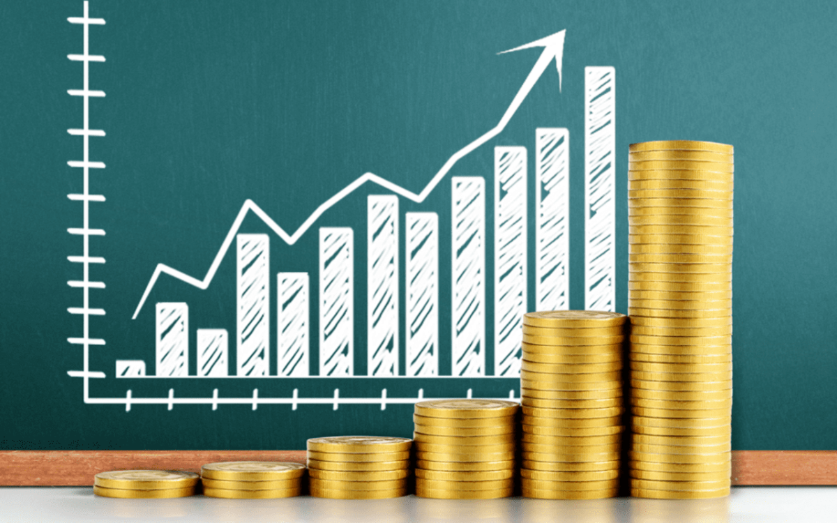 Человек с деньгами без фона