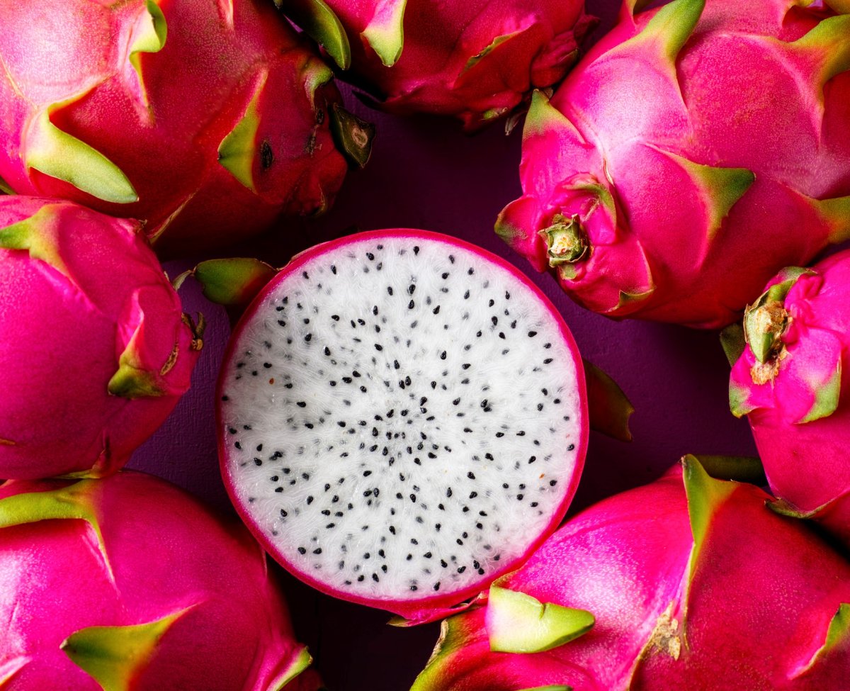 Розовый фрукт