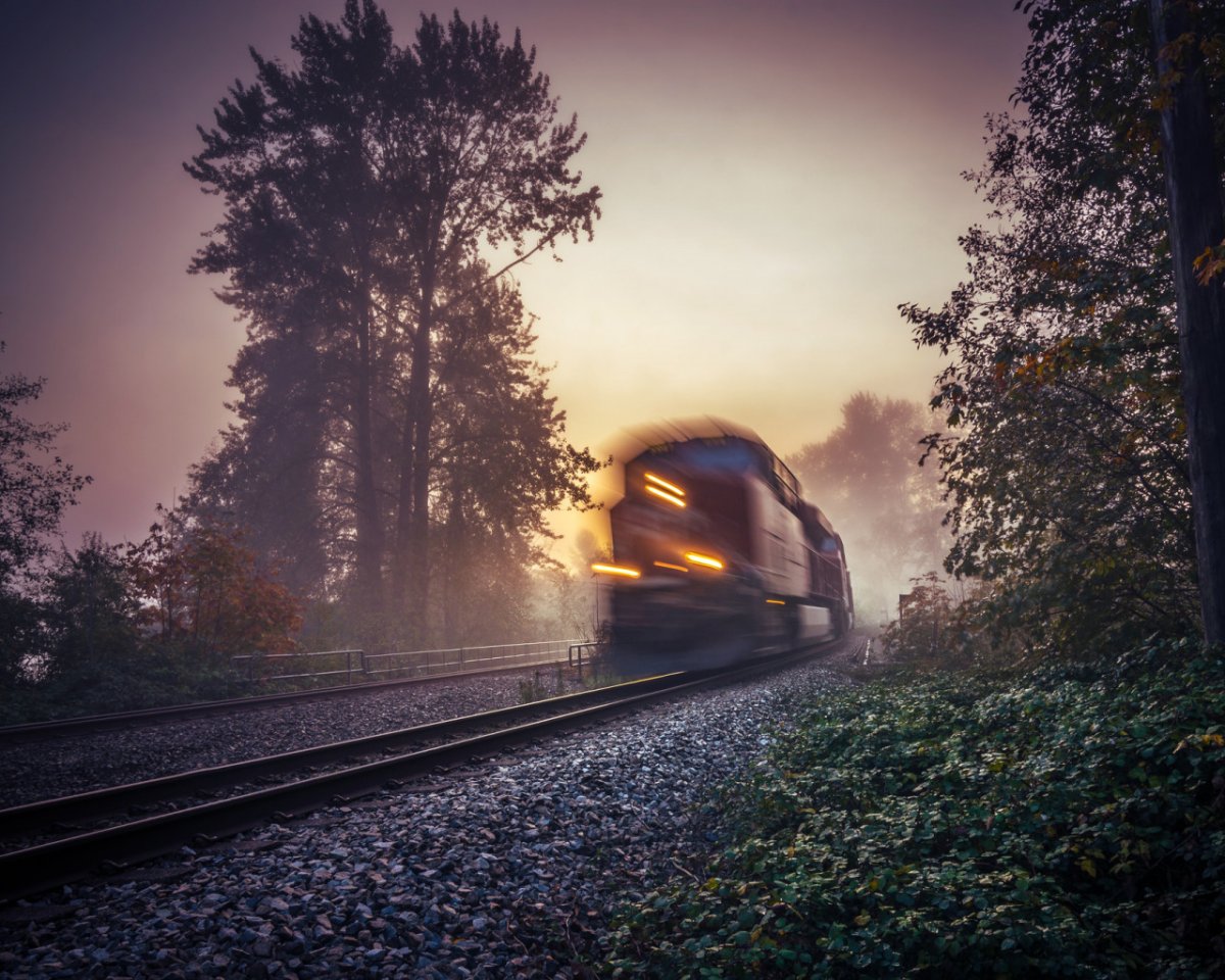 Железная дорога уходящая в даль