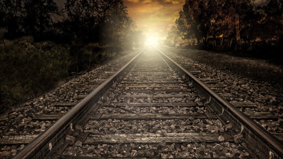 Железная дорога черно белая