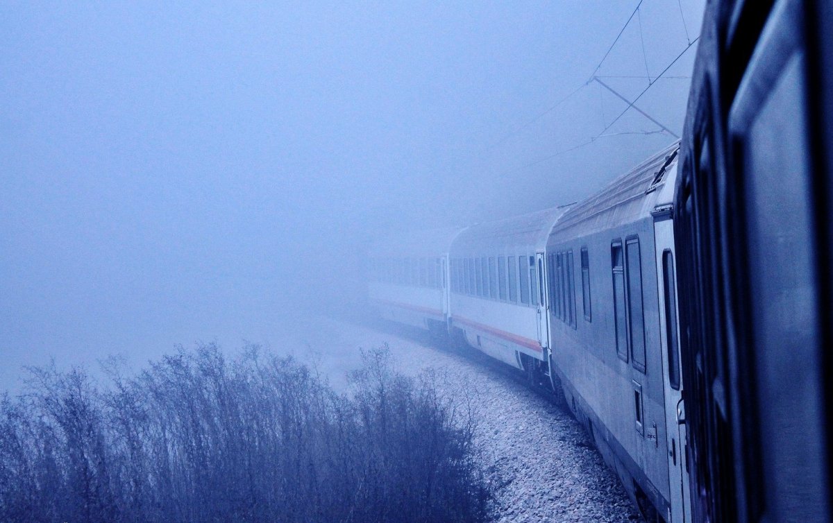 Уезжающий поезд