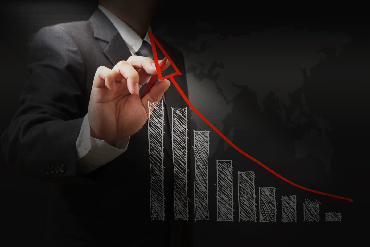 Бизнесмен на черном фоне