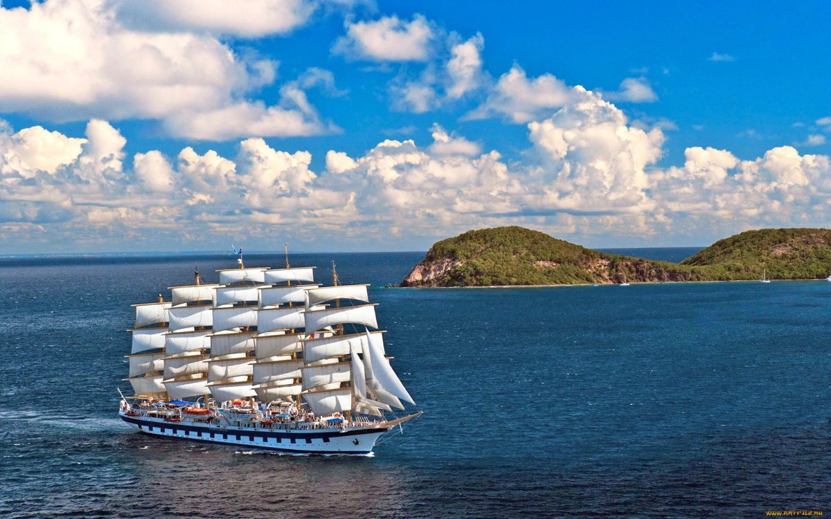 Корабль с парусами