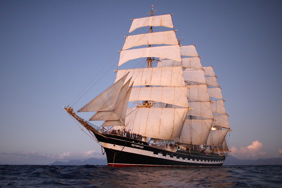 Две яхты в море