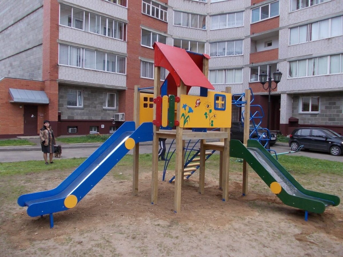 Кирова 329 детская площадка