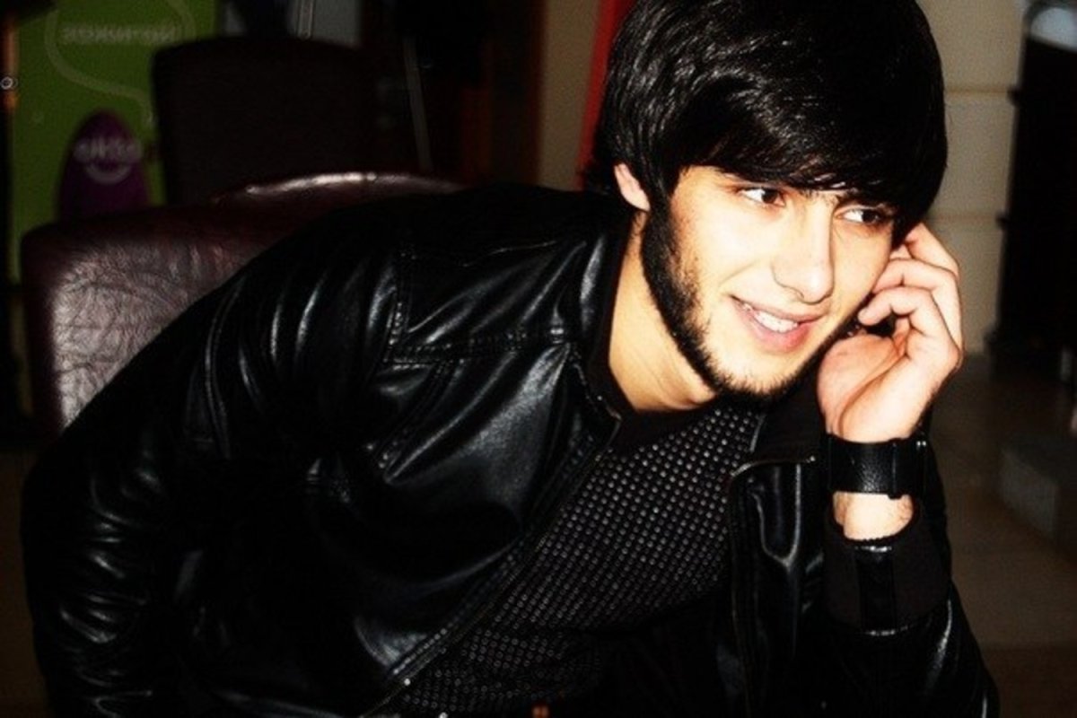 Кавказские девушки с цветами