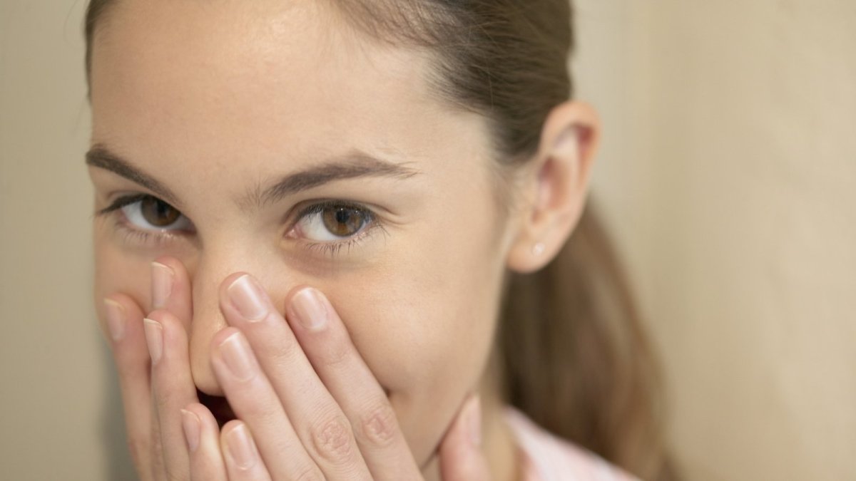 Смущенная улыбка