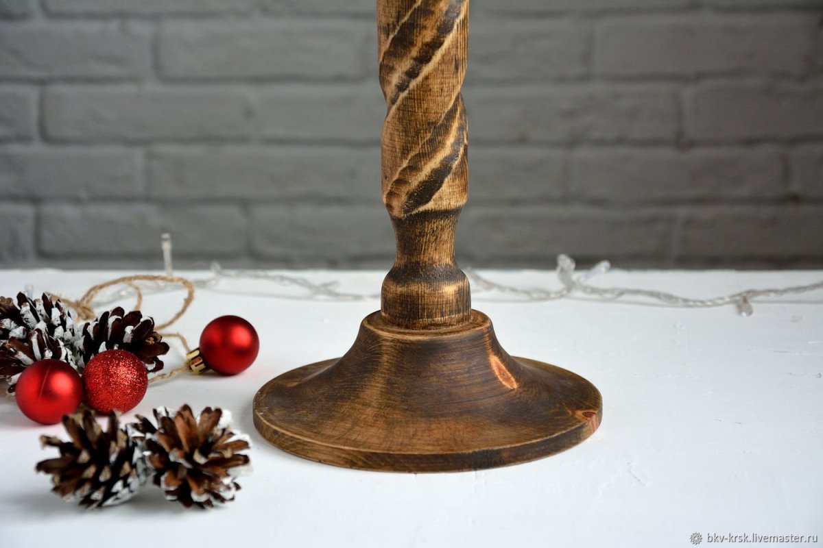 Подсвечник из дерева