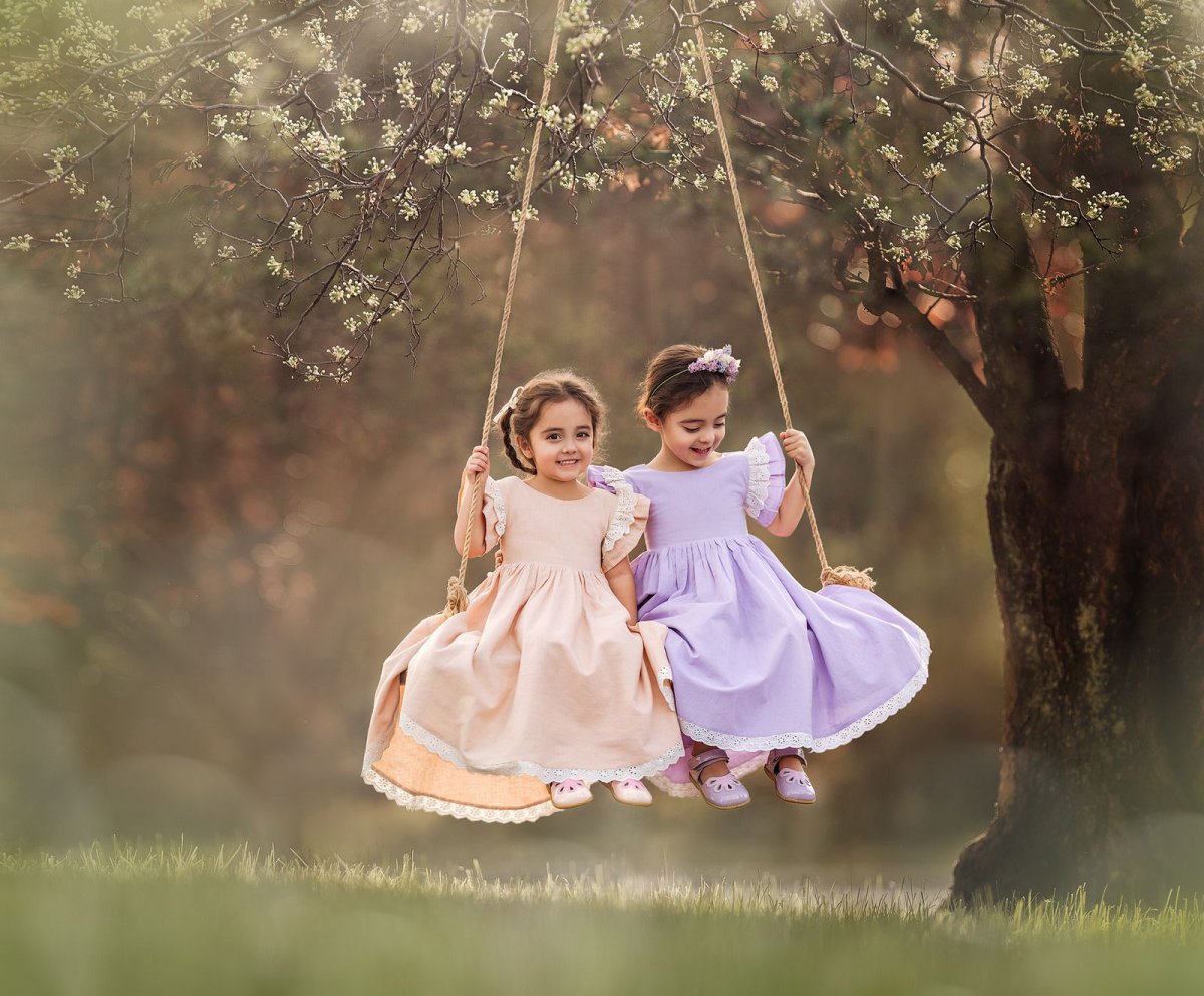 Девочка на качелях мультяшные