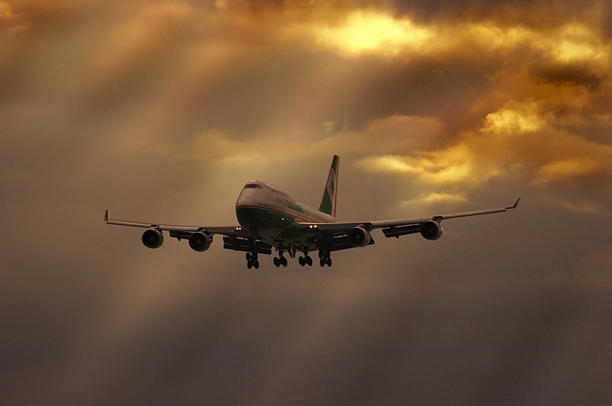 Самолет взлет Боинг 747