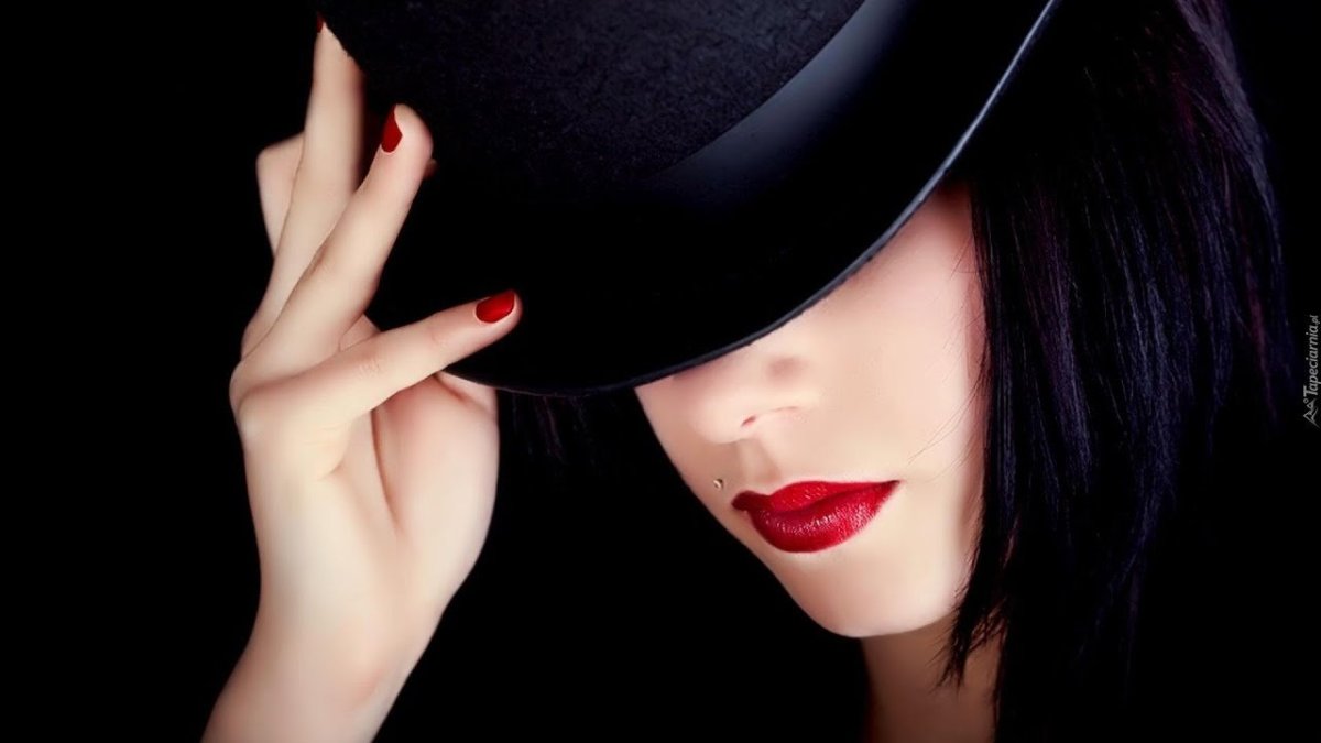 Шикарная женщина в шляпе