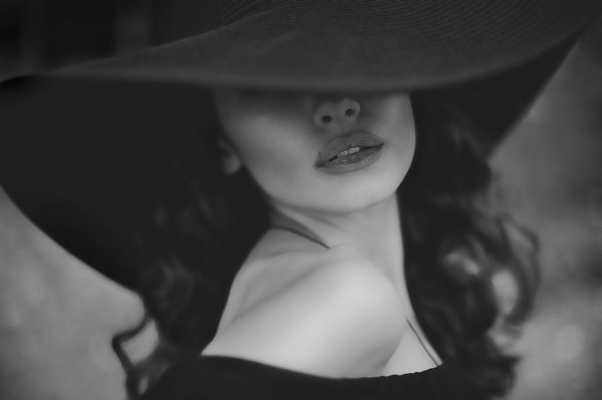 Девушка в шляпе