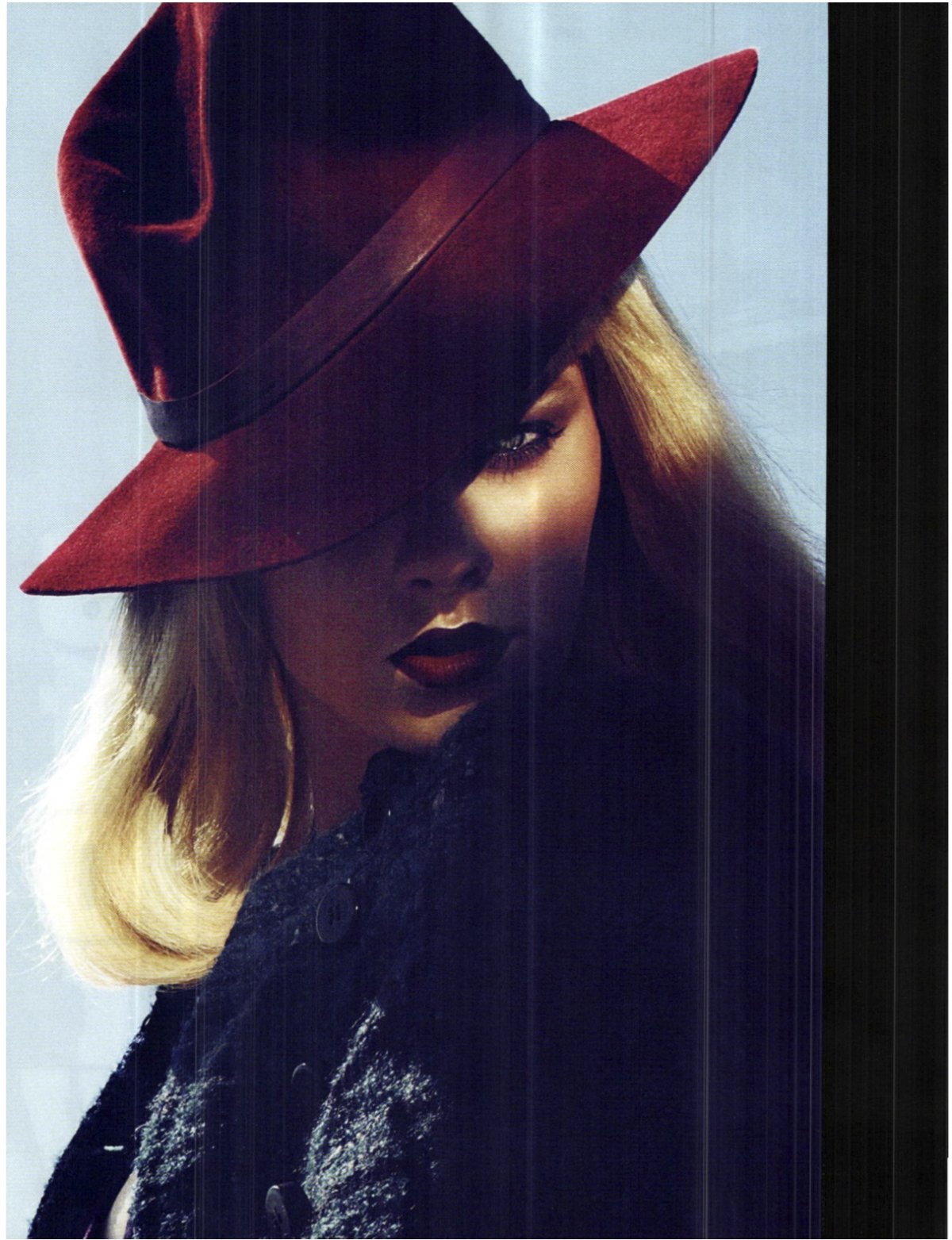 Моника Беллуччи в шляпке с вуалью