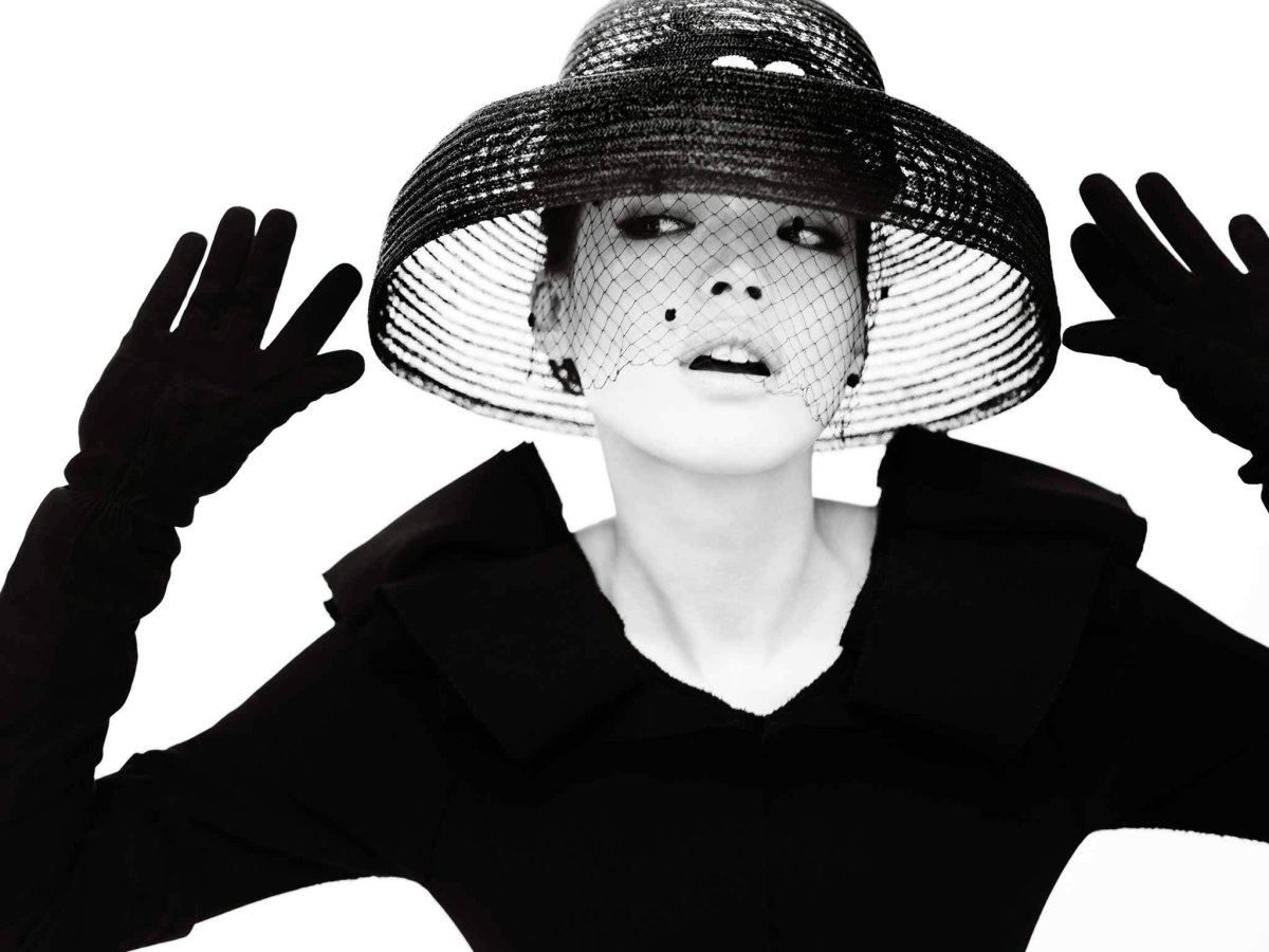 Роковая женщина в шляпе