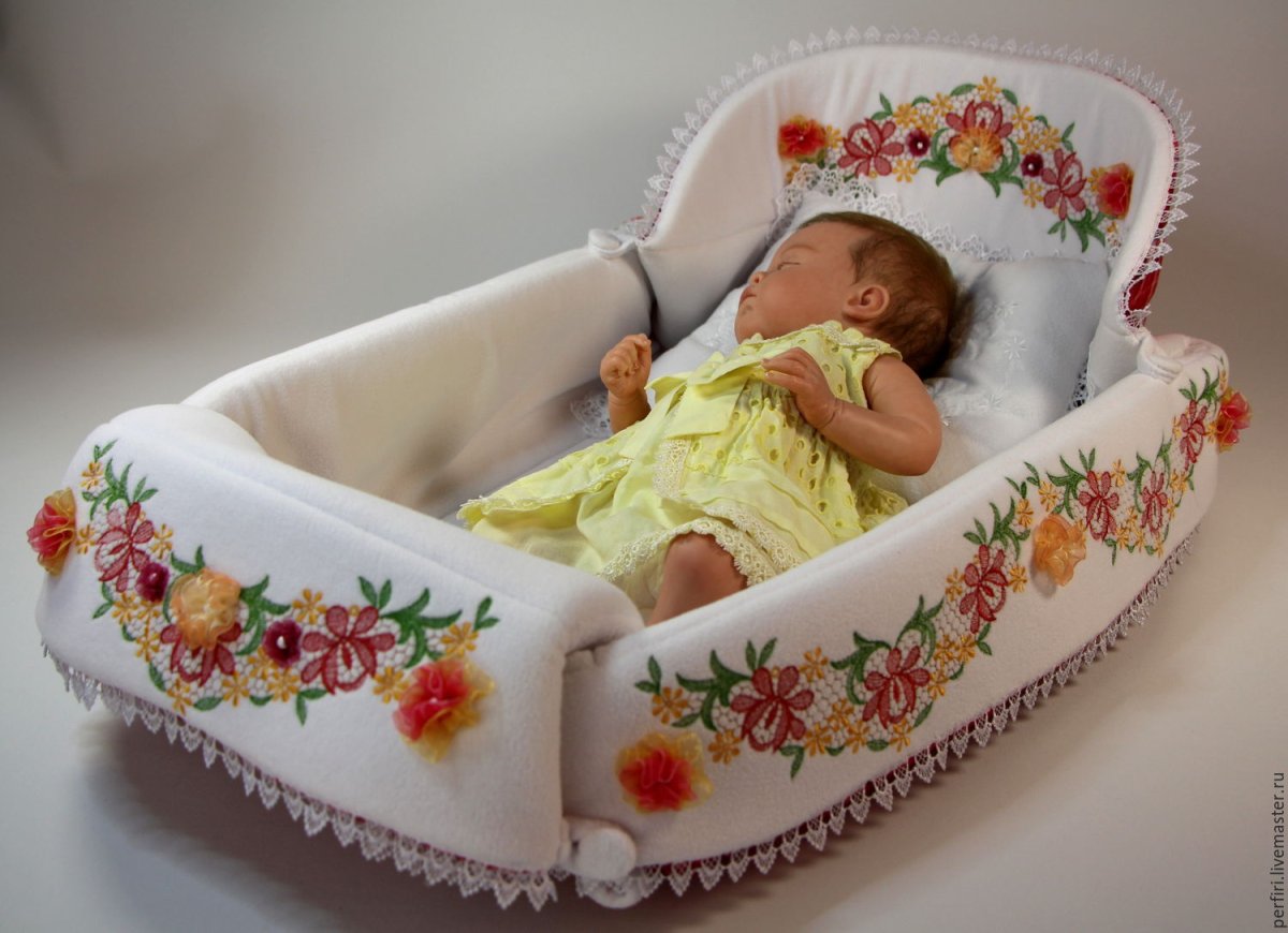 Детская коляска на прозрачном фоне