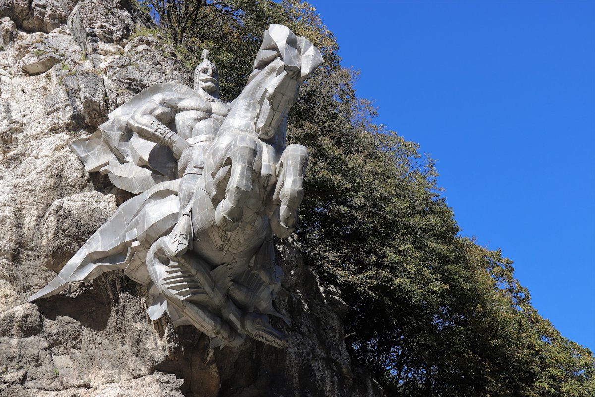 Памятник генералу Плиеву во Владикавказе