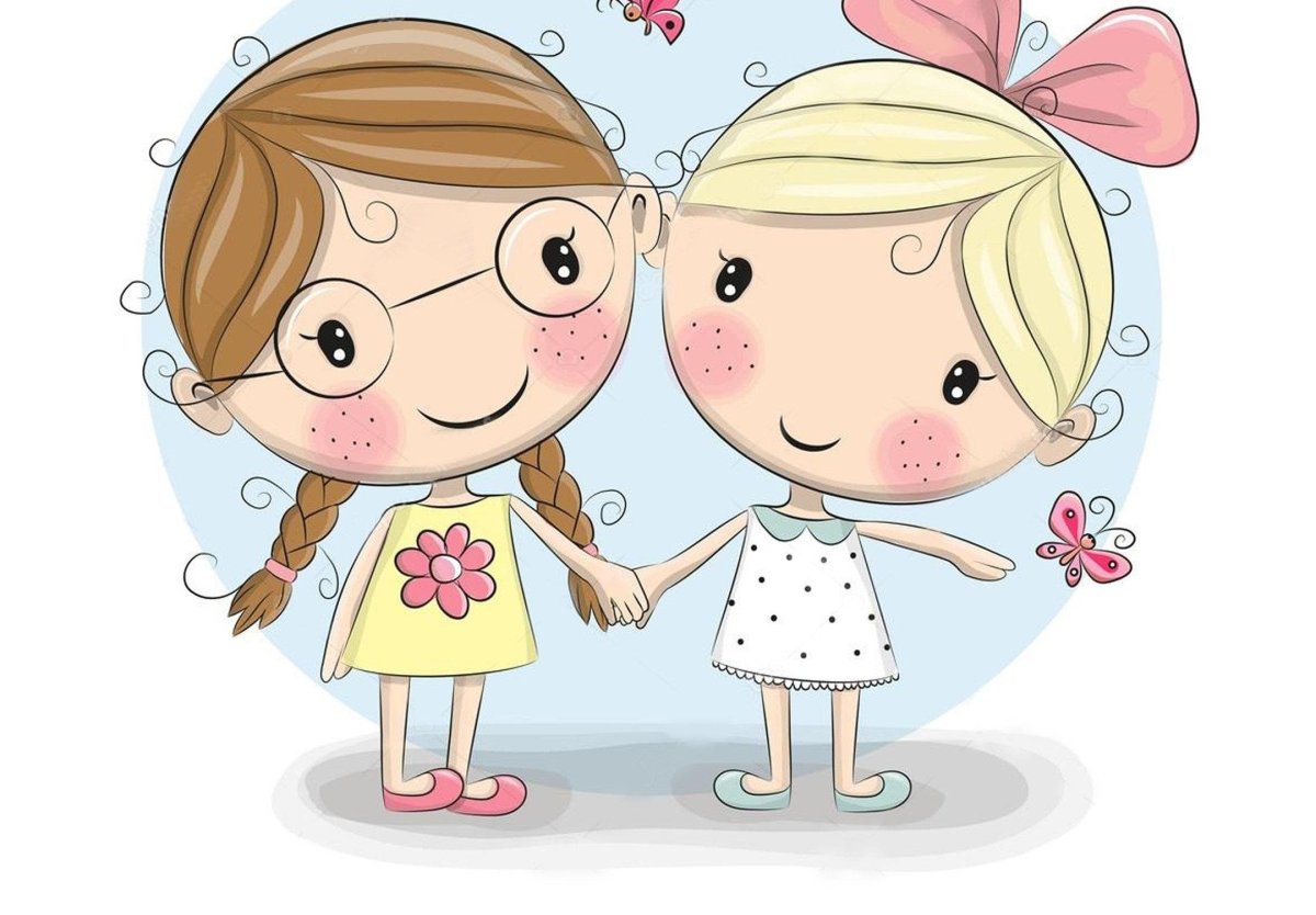 Две девочки позируют