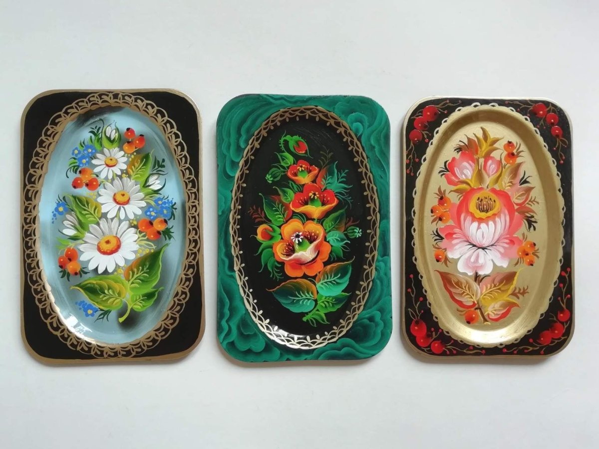 Тагильская роспись на доске