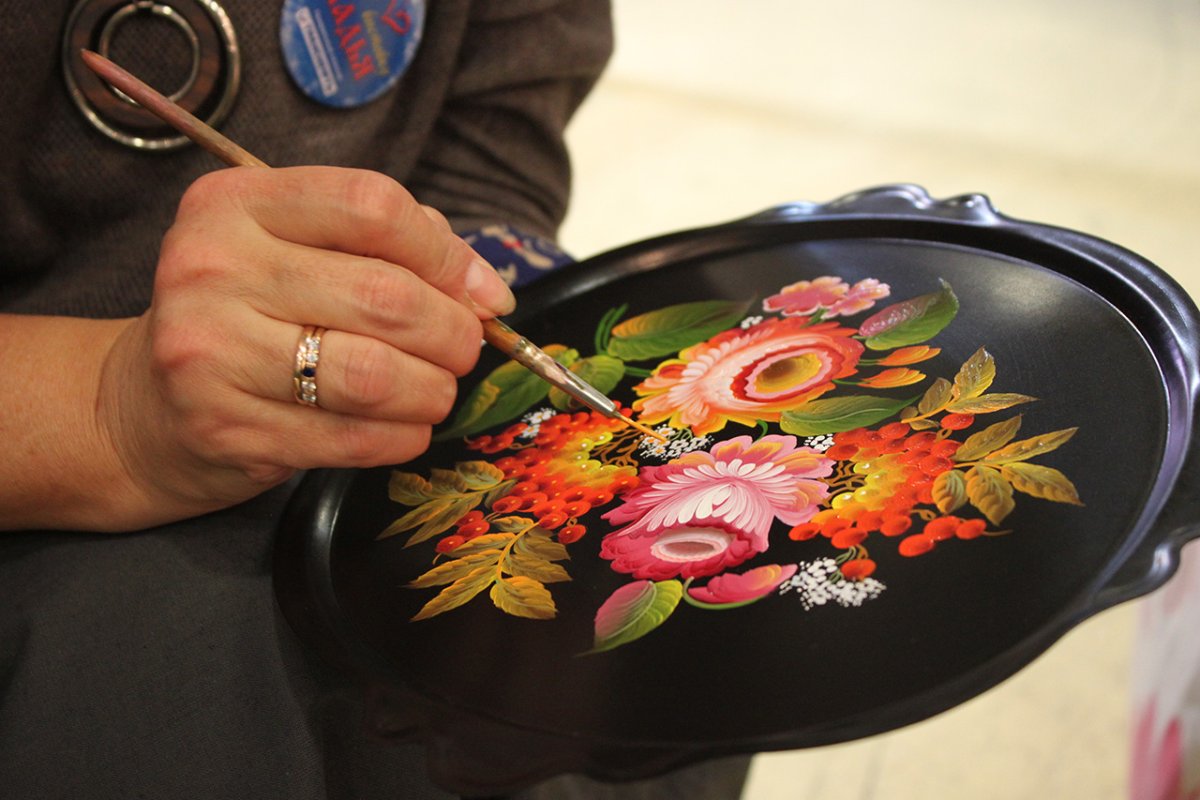 Подносы тагильских Мастеров