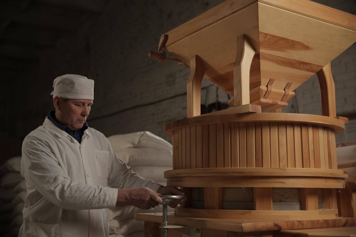 Мельник на мельнице