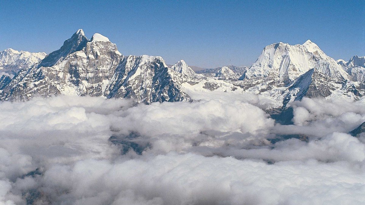 Горы скалы Гималаи Эверест альпинисты