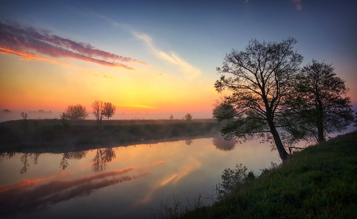 Заря на реке