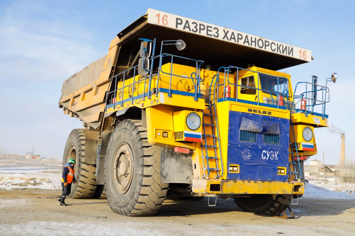 БЕЛАЗ-75710 И КАМАЗ