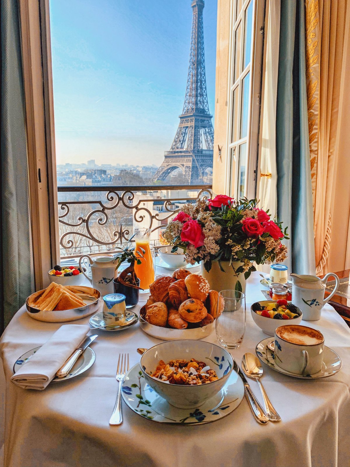 Франция девушка кафе