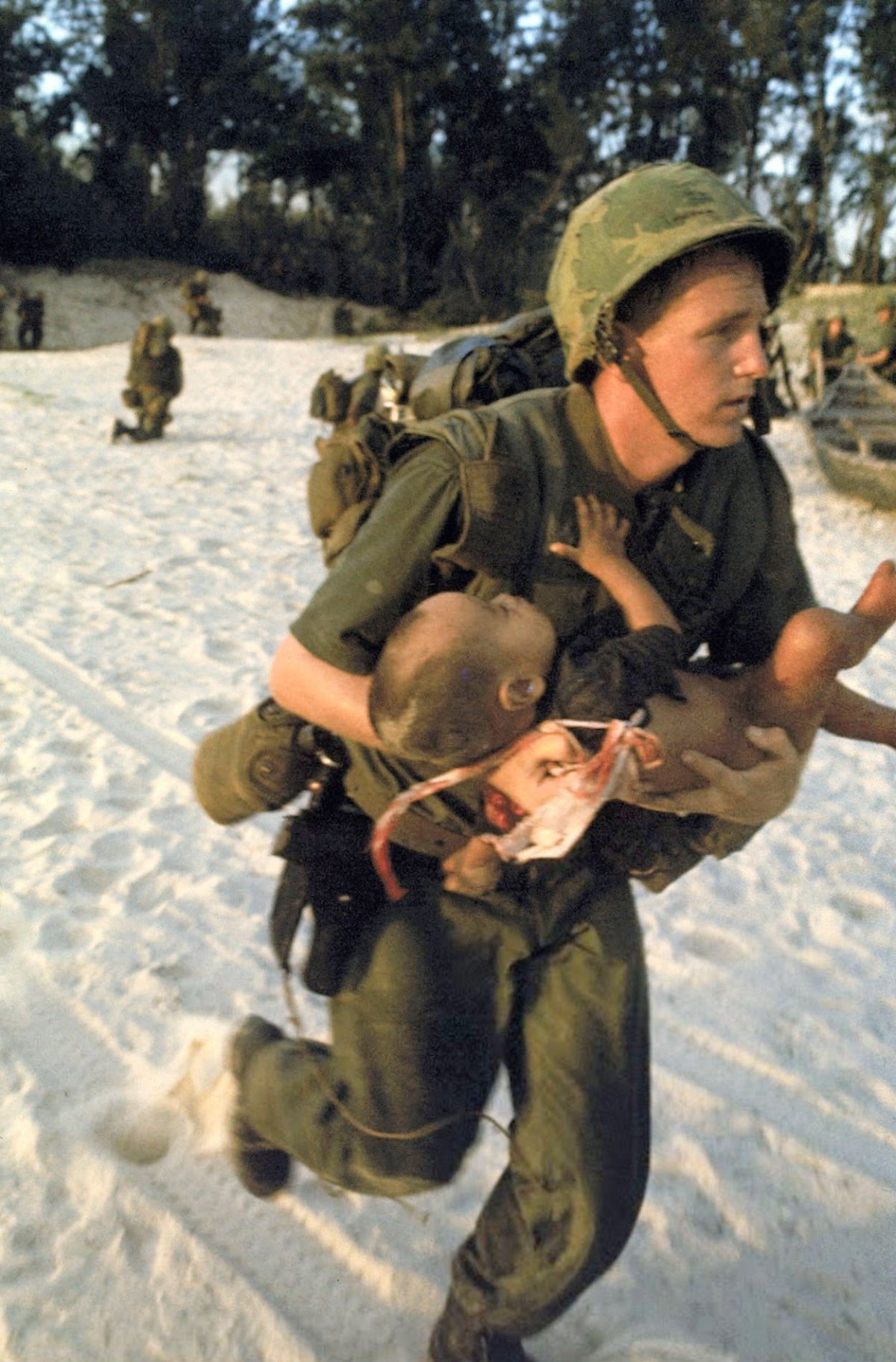 Военный с ребенком