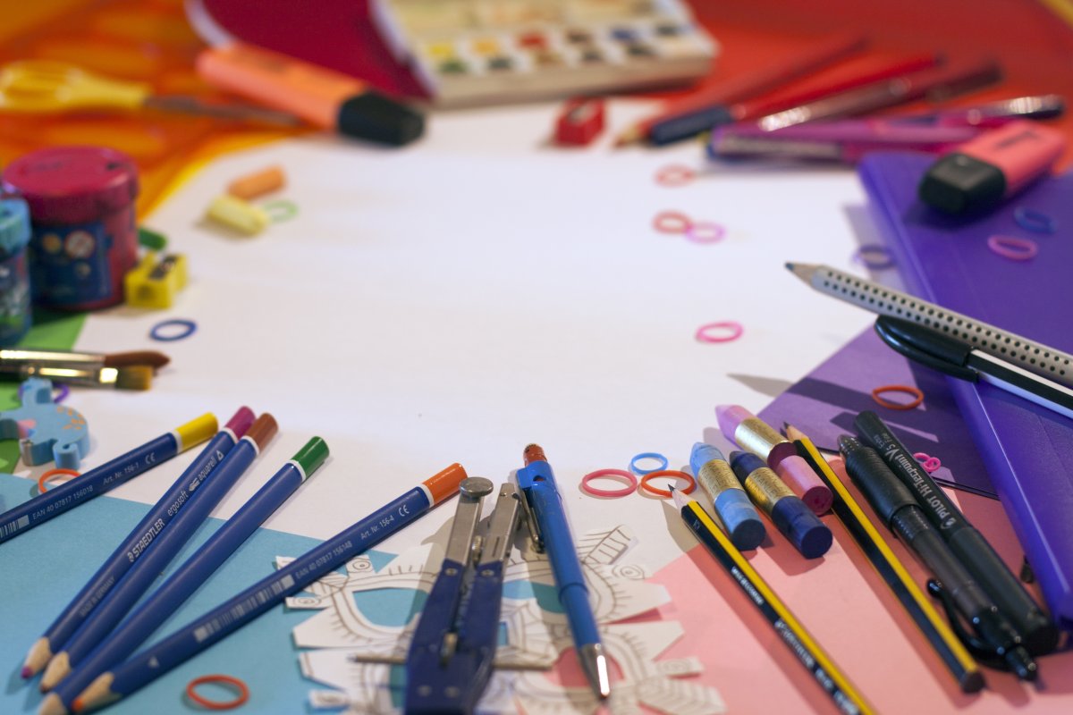 Канцелярские принадлежности живопись