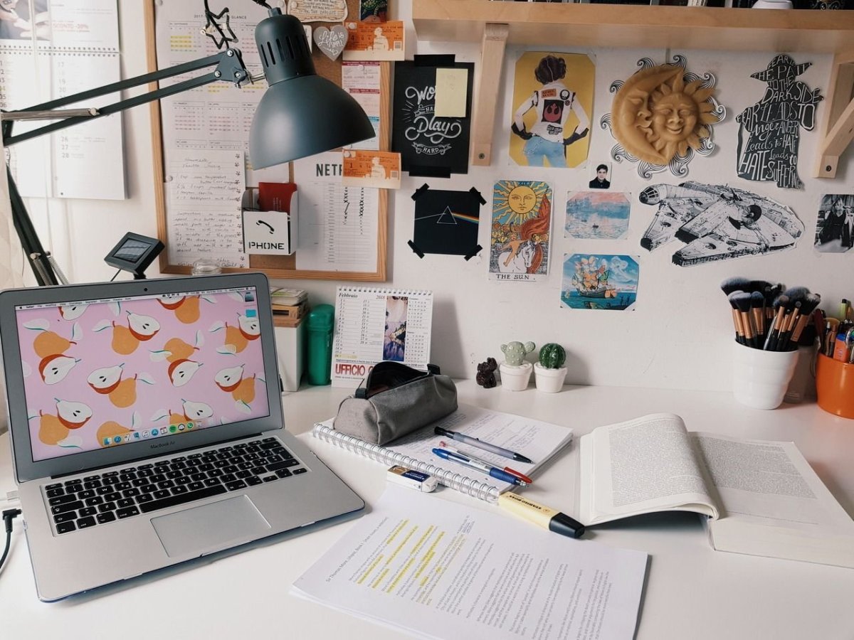 Эстетичный стол рабочий для учёбы