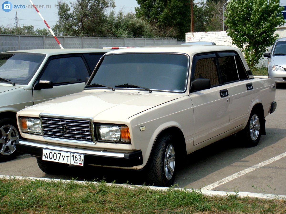 Жигули ВАЗ 2107 белая