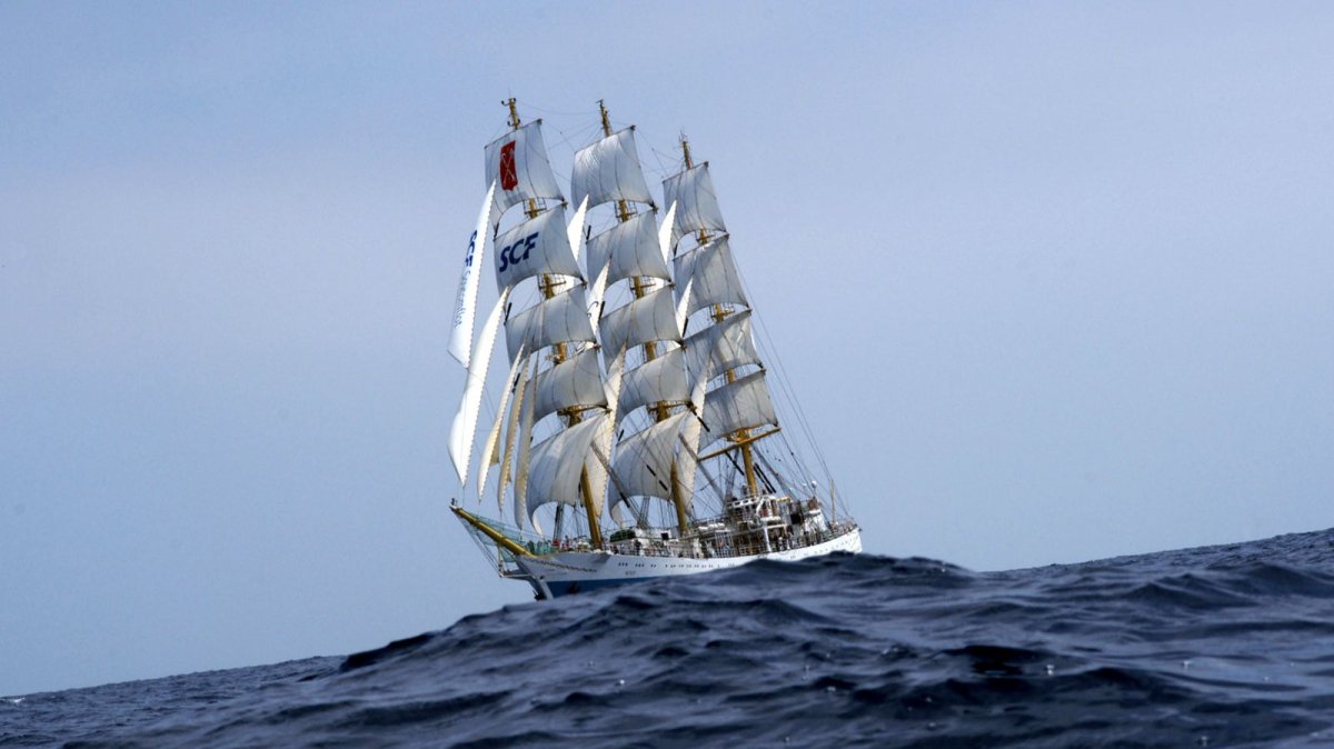 Трехмачтовый парусник