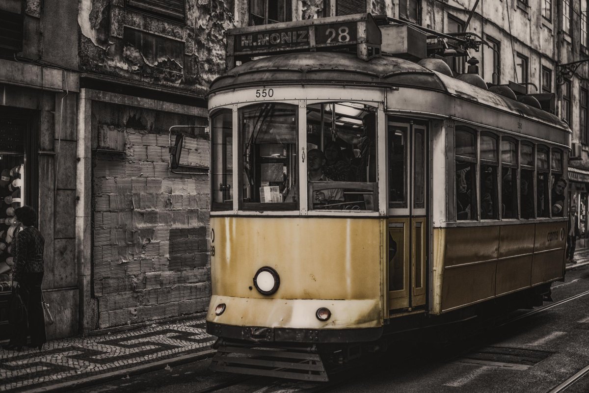 Трамвай черно белый