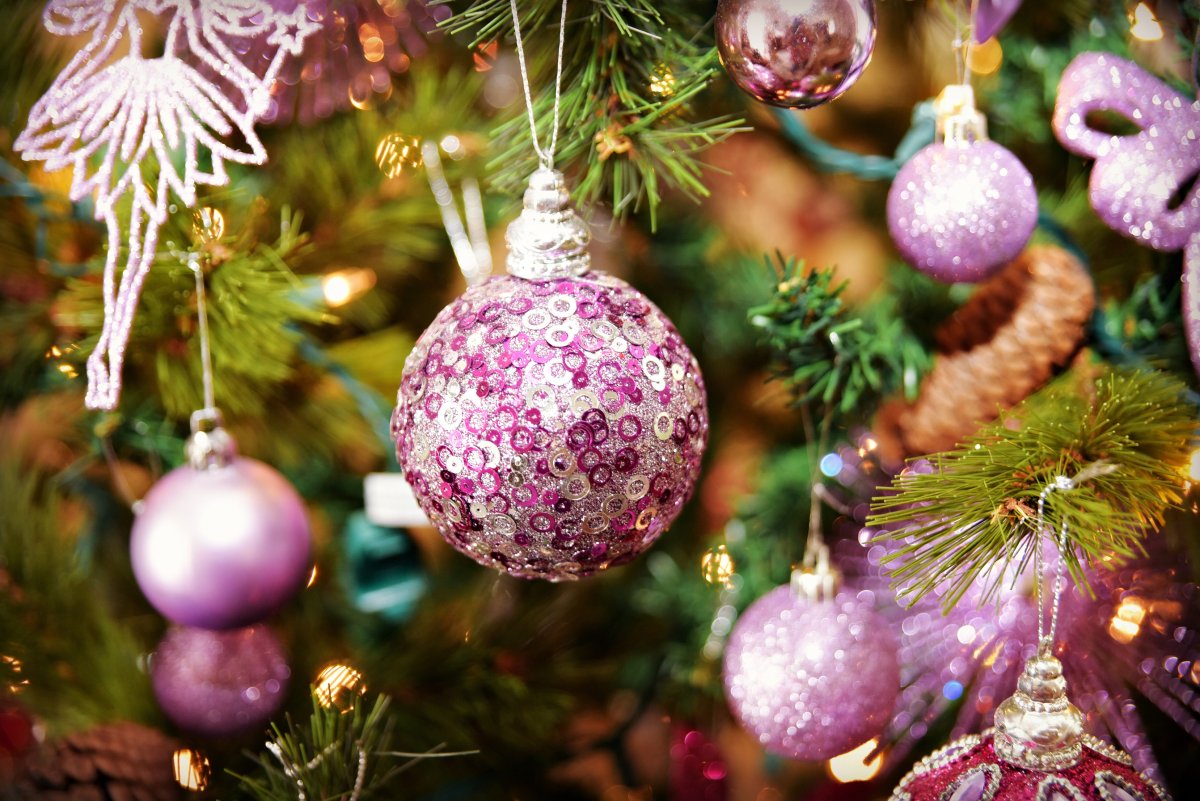 Елка с игрушками