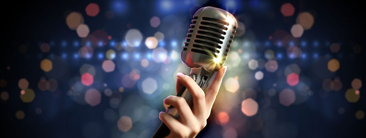 Рука с микрофоном