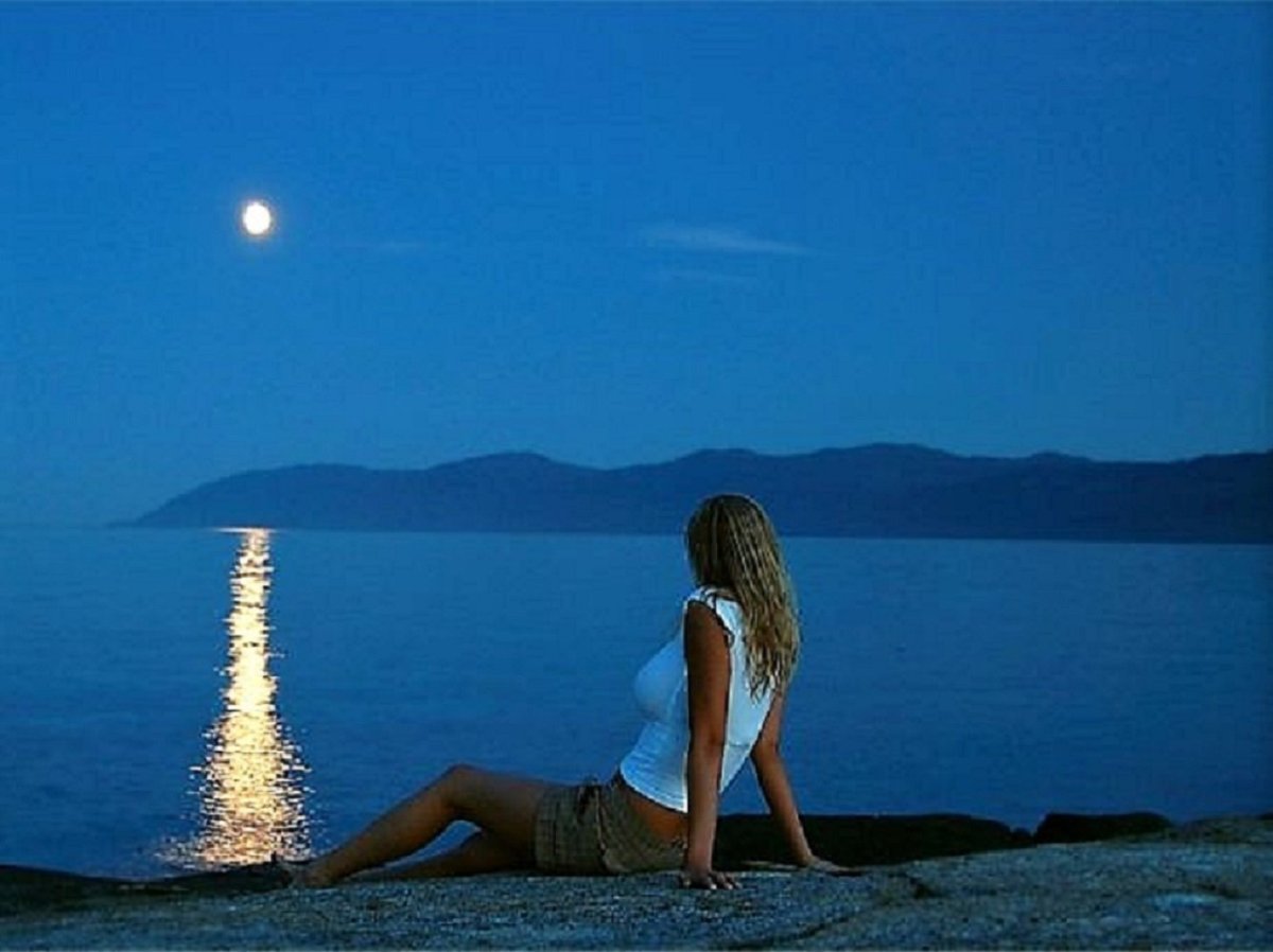 Море Луна девушка