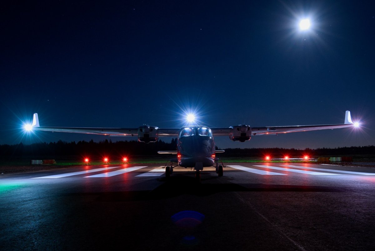 Самолет взлетает