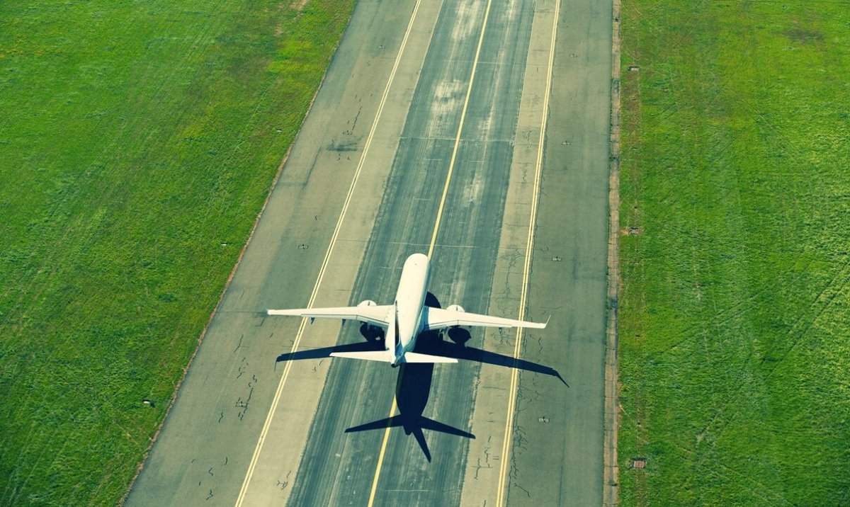 Зимой Боинг 777 взлёт